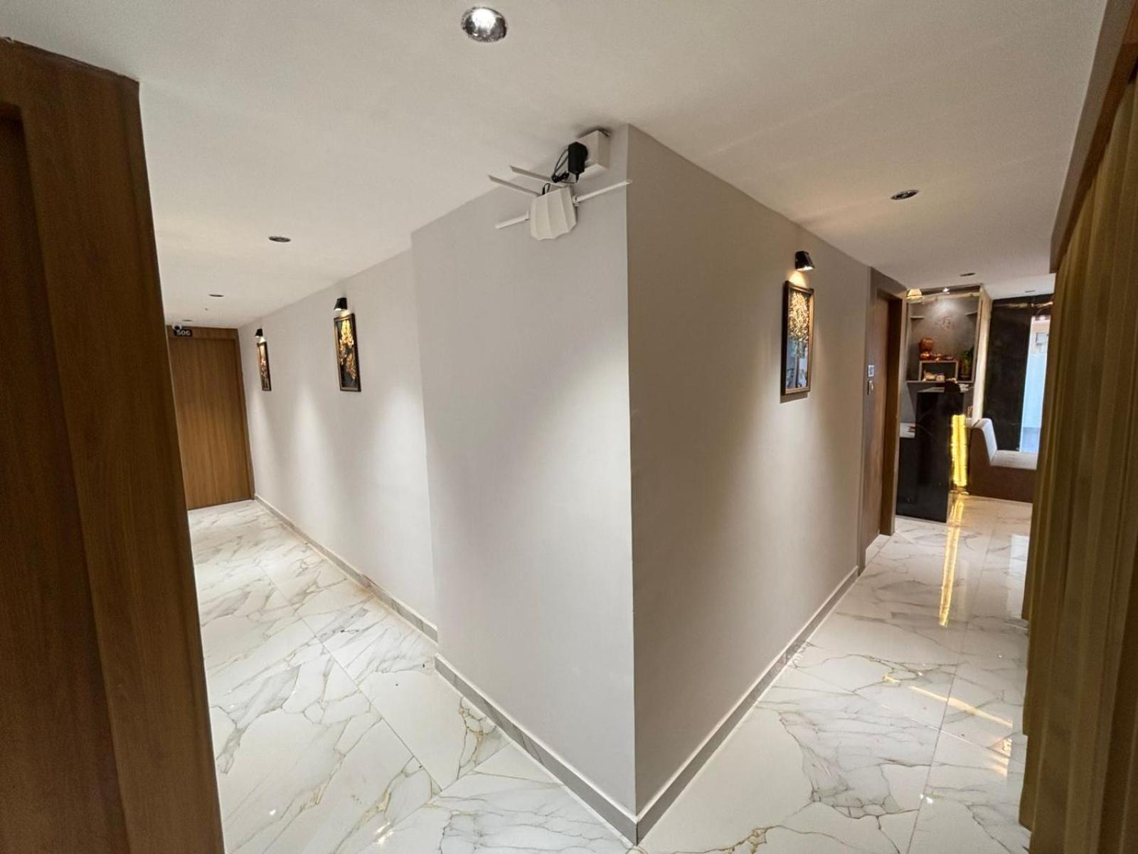 Hotel Phoniex Ahmedabad Buitenkant foto