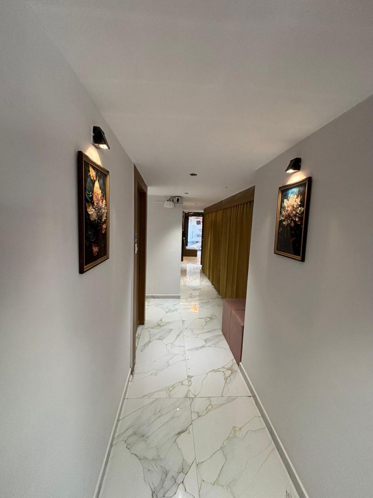Hotel Phoniex Ahmedabad Buitenkant foto
